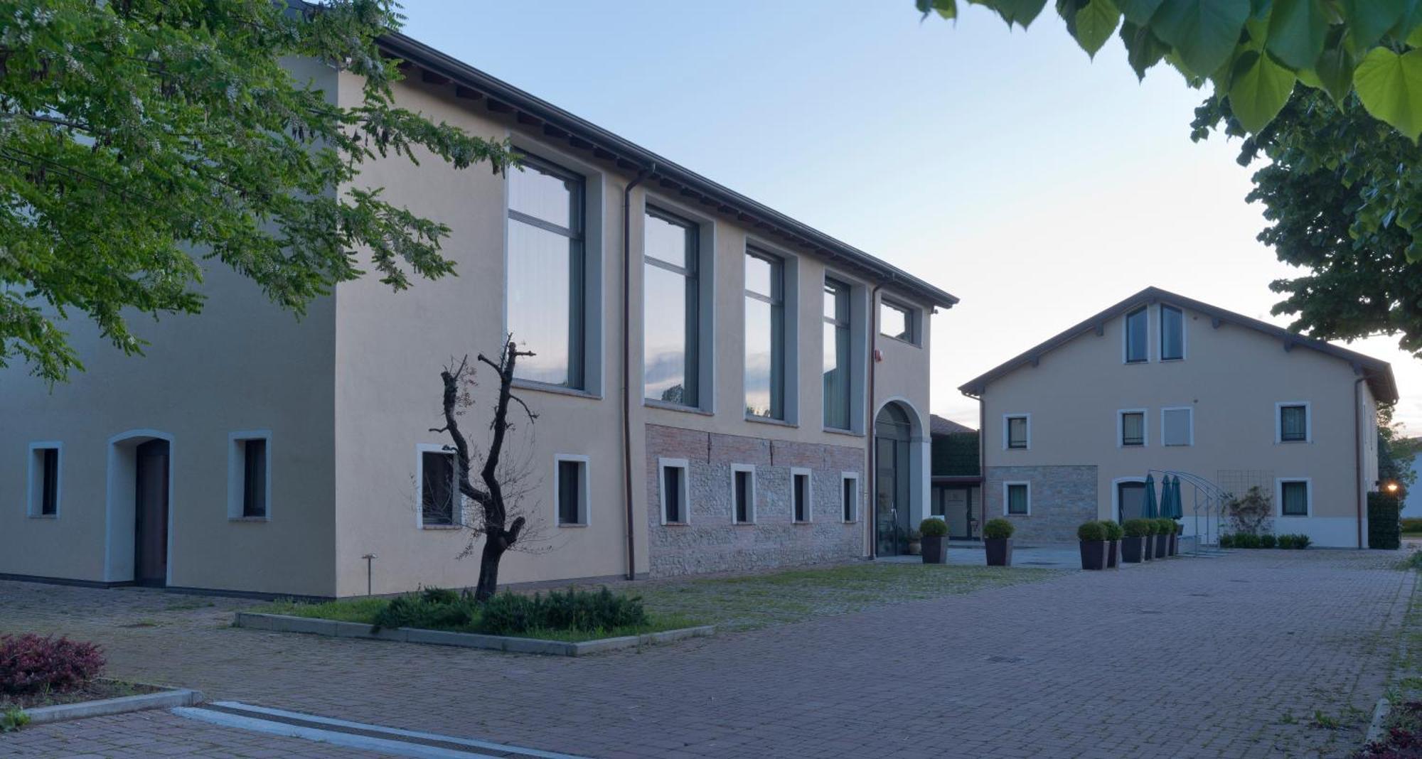 Locanda Sant'Ambrogio Rivalta  Exteriör bild